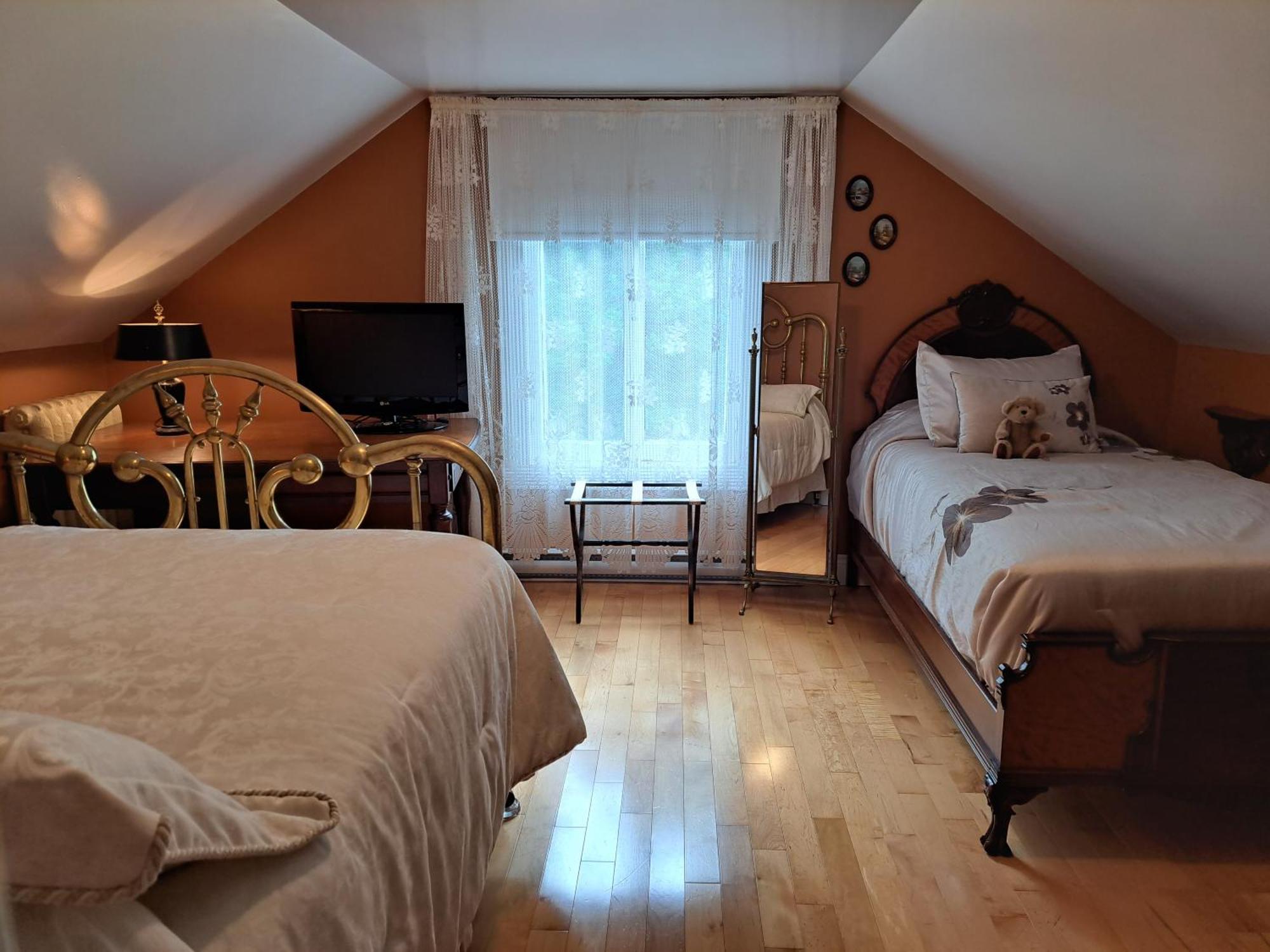 Gite Au Charme Victorien Beauceville Exteriör bild