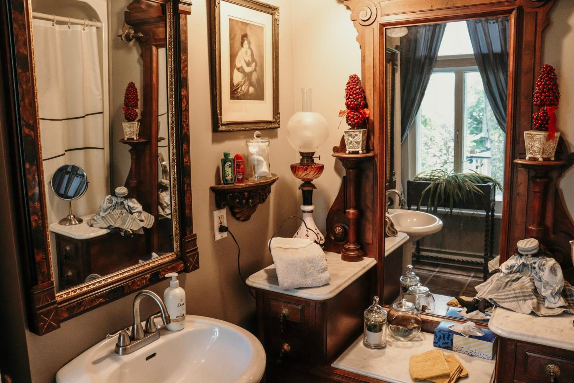 Gite Au Charme Victorien Beauceville Exteriör bild